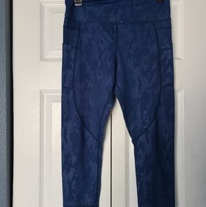 Zyia Navy Camo Capri Leggings Size 8-10 EUC